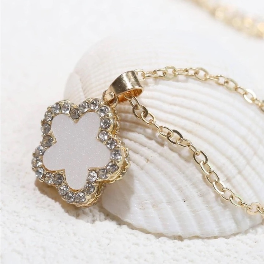 New fashion gold white clover necklace